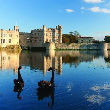 Leeds Castle Stable Courtyard Bed And Breakfast Мейдстон Экстерьер фото