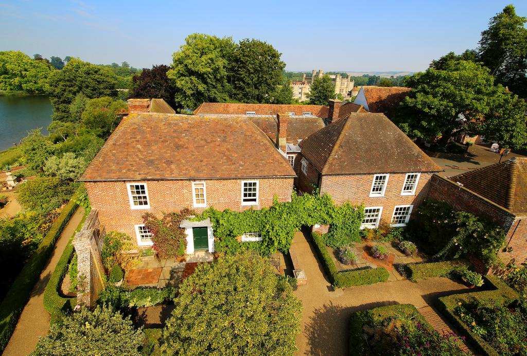 Leeds Castle Stable Courtyard Bed And Breakfast Мейдстон Экстерьер фото