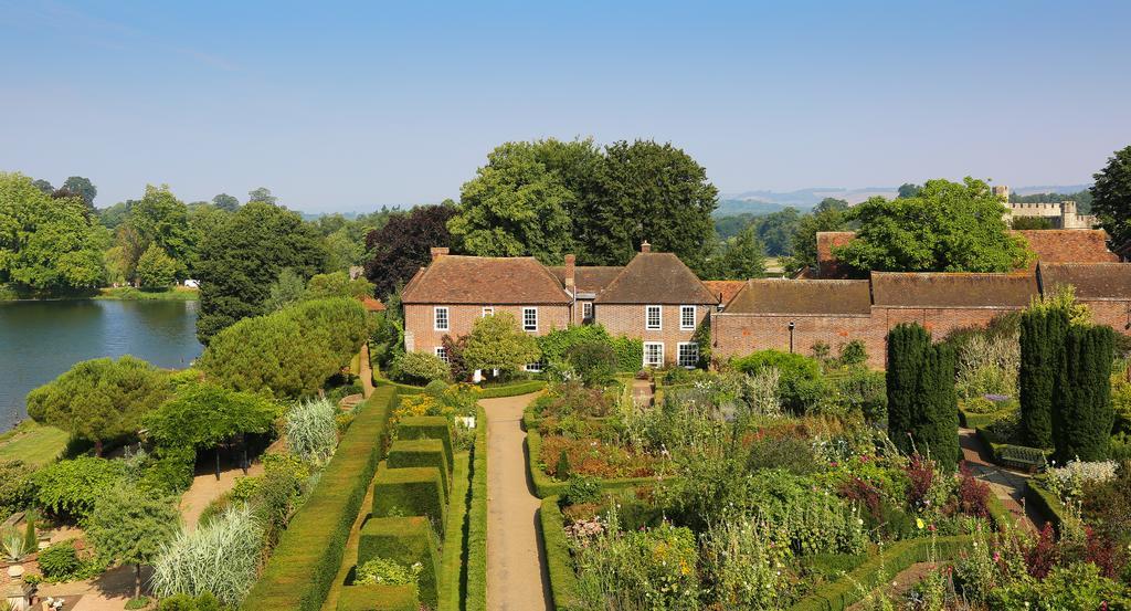 Leeds Castle Stable Courtyard Bed And Breakfast Мейдстон Экстерьер фото