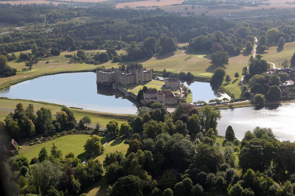 Leeds Castle Stable Courtyard Bed And Breakfast Мейдстон Экстерьер фото